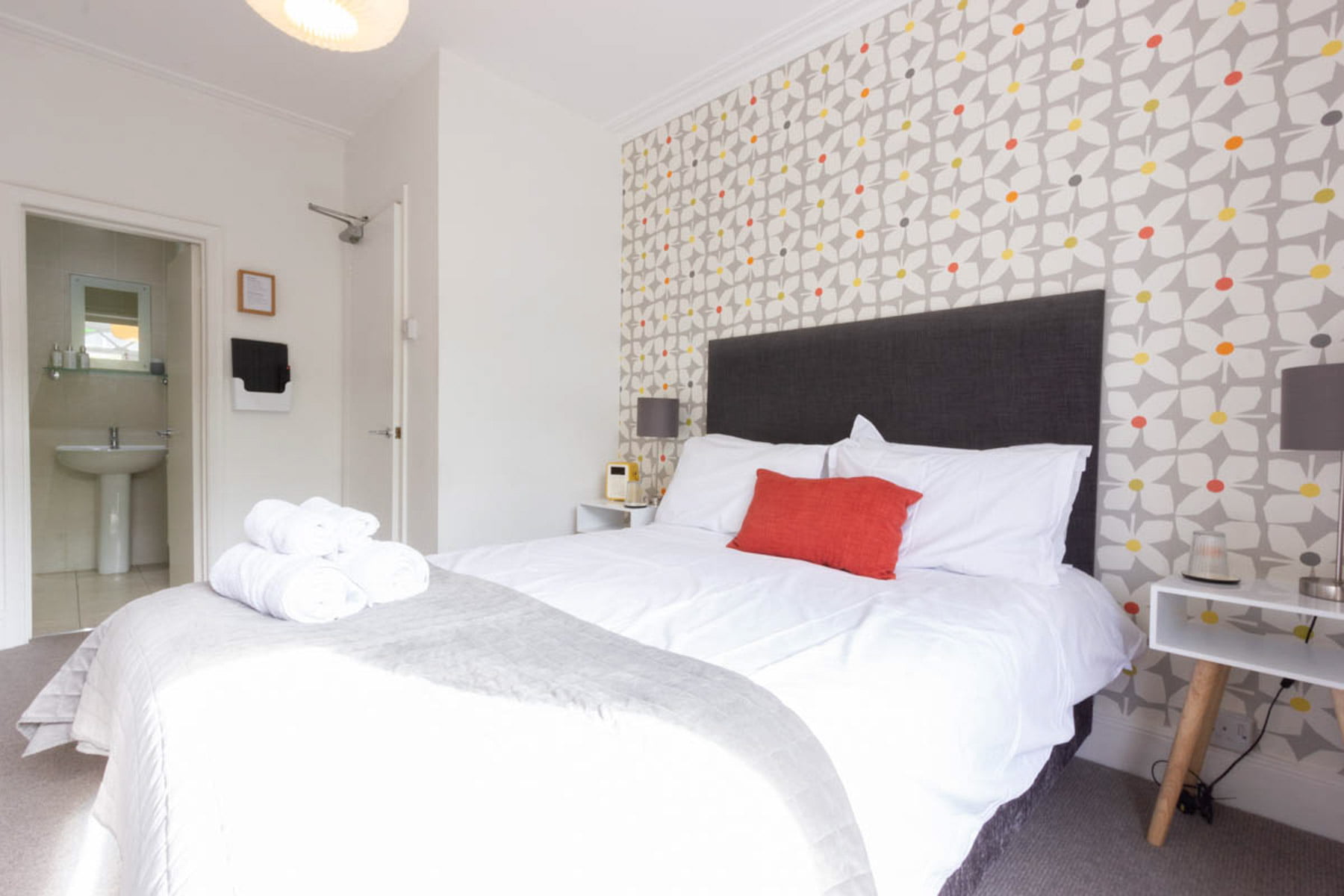 Whitehouse Brighton hotel room with en-suite bathroom.